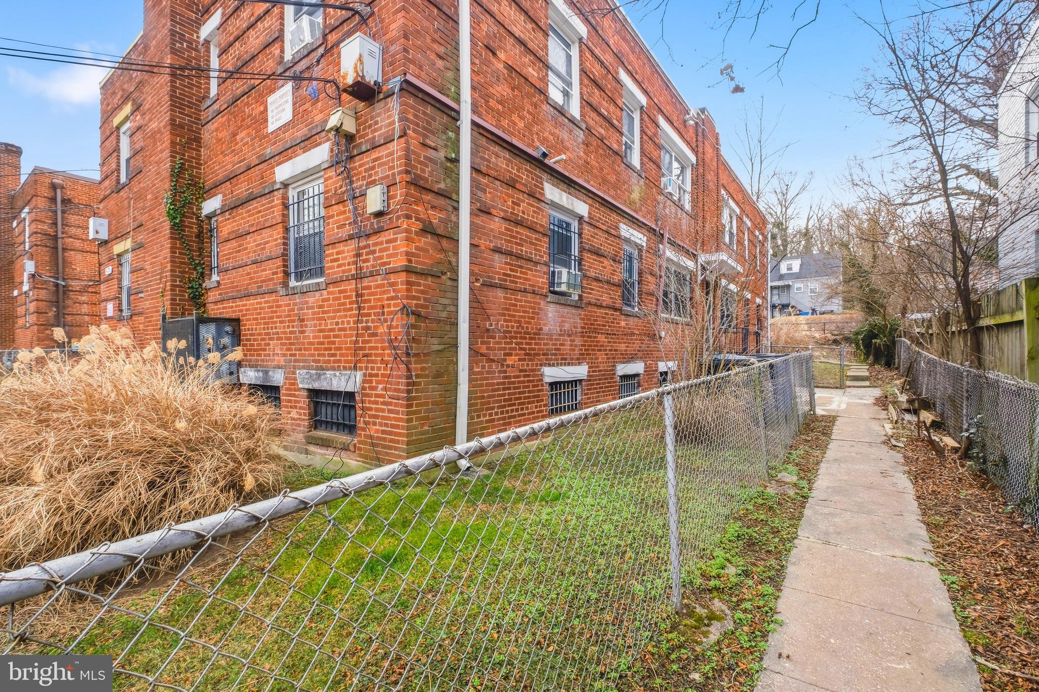 4633 Hillside Road Southeast Washington, DC 20019 - Photo 3 of 12