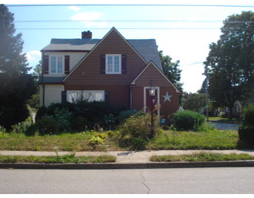 93 Scarborough Road Pawtucket, RI 02861 - Photo 1 of 9 Gallery Image 1