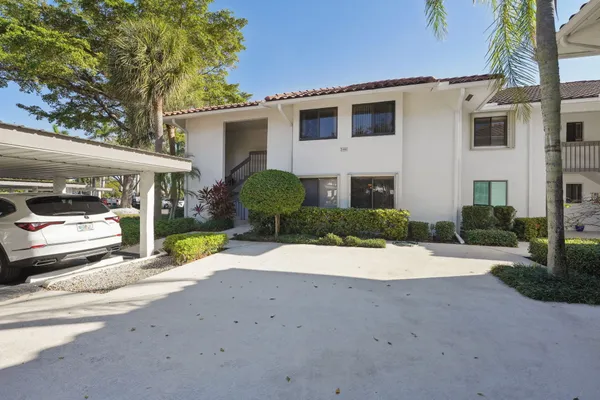 $3,450 | 100 Pelican Pointe Drive, Unit 101, Delray Beach, FL 33483