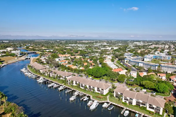 $3,450 | 100 Pelican Pointe Drive, Unit 101, Delray Beach, FL 33483