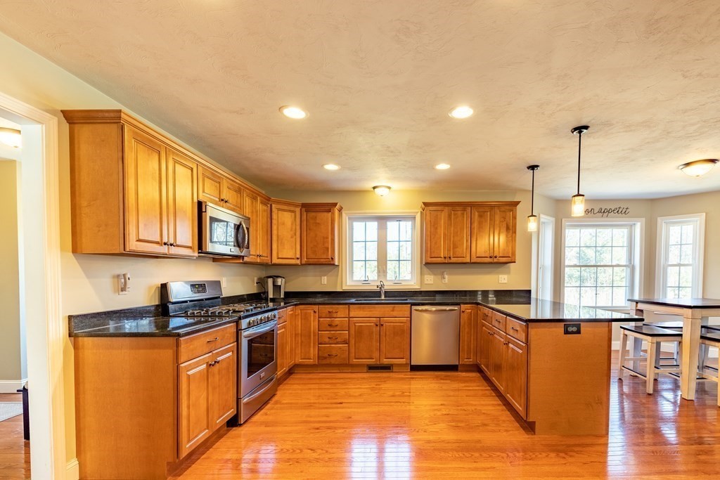 119 Reservoir Road Lunenburg, MA 01462 - Photo 18 of 39