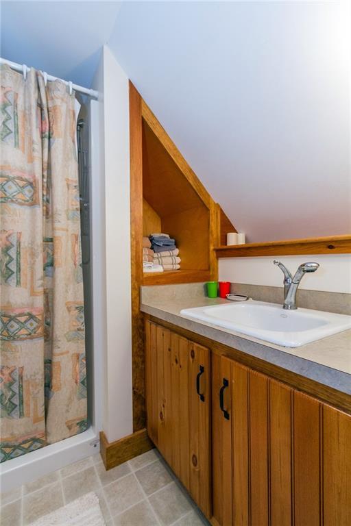 27-28 Peoples Road Tenants Harbor, ME 04860 - Photo 25 of 25 Guest bath