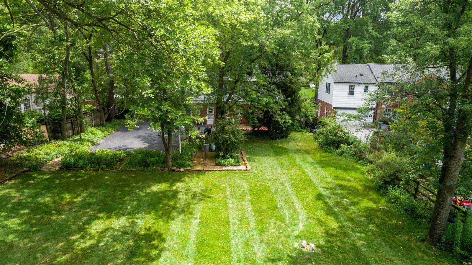 11 Daniel Road Ladue, MO 63124 - Photo 23 of 25