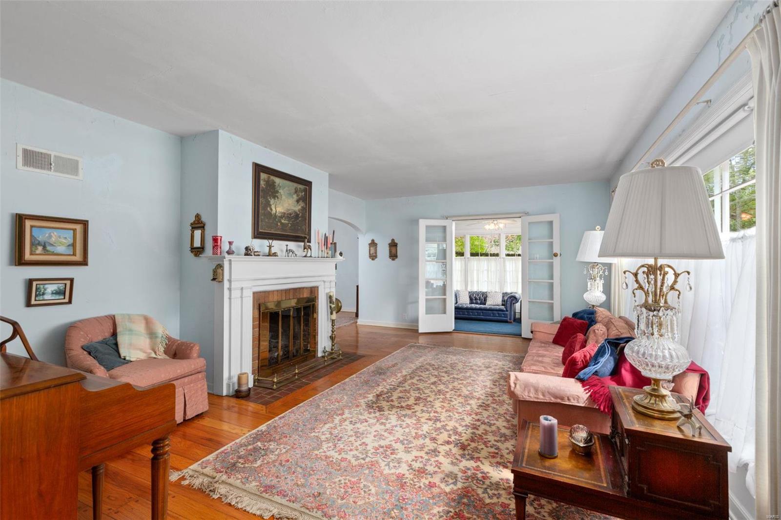 11 Daniel Road Ladue, MO 63124 - Photo 4 of 25