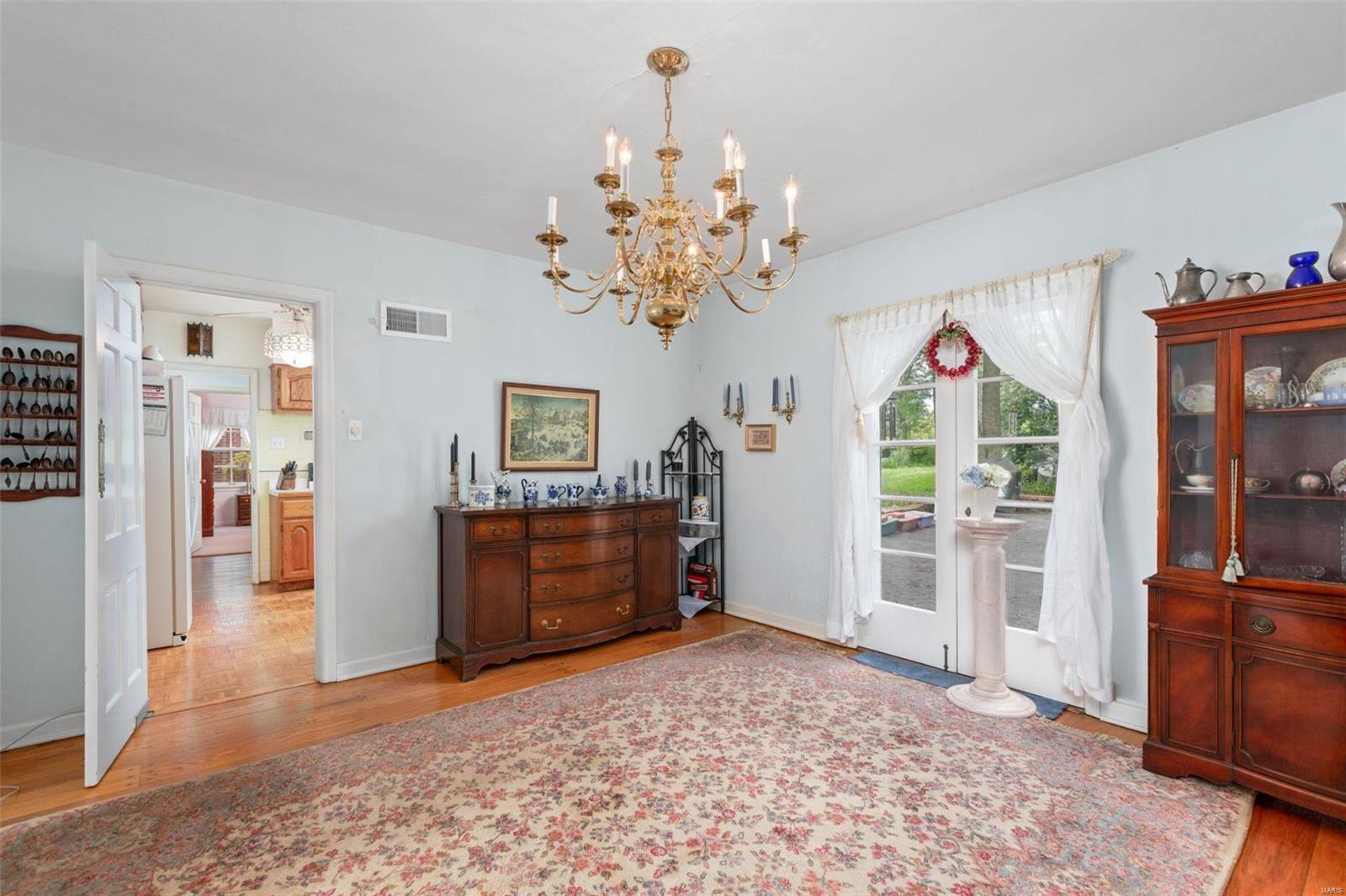 11 Daniel Road Ladue, MO 63124 - Photo 8 of 25