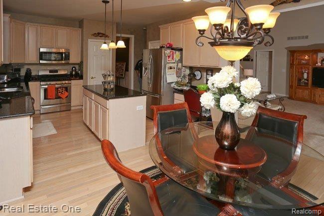565 Timber Ridge Drive Highland, MI 48357 - Photo 12 of 55 Kitchen,Nook,Gr Rm