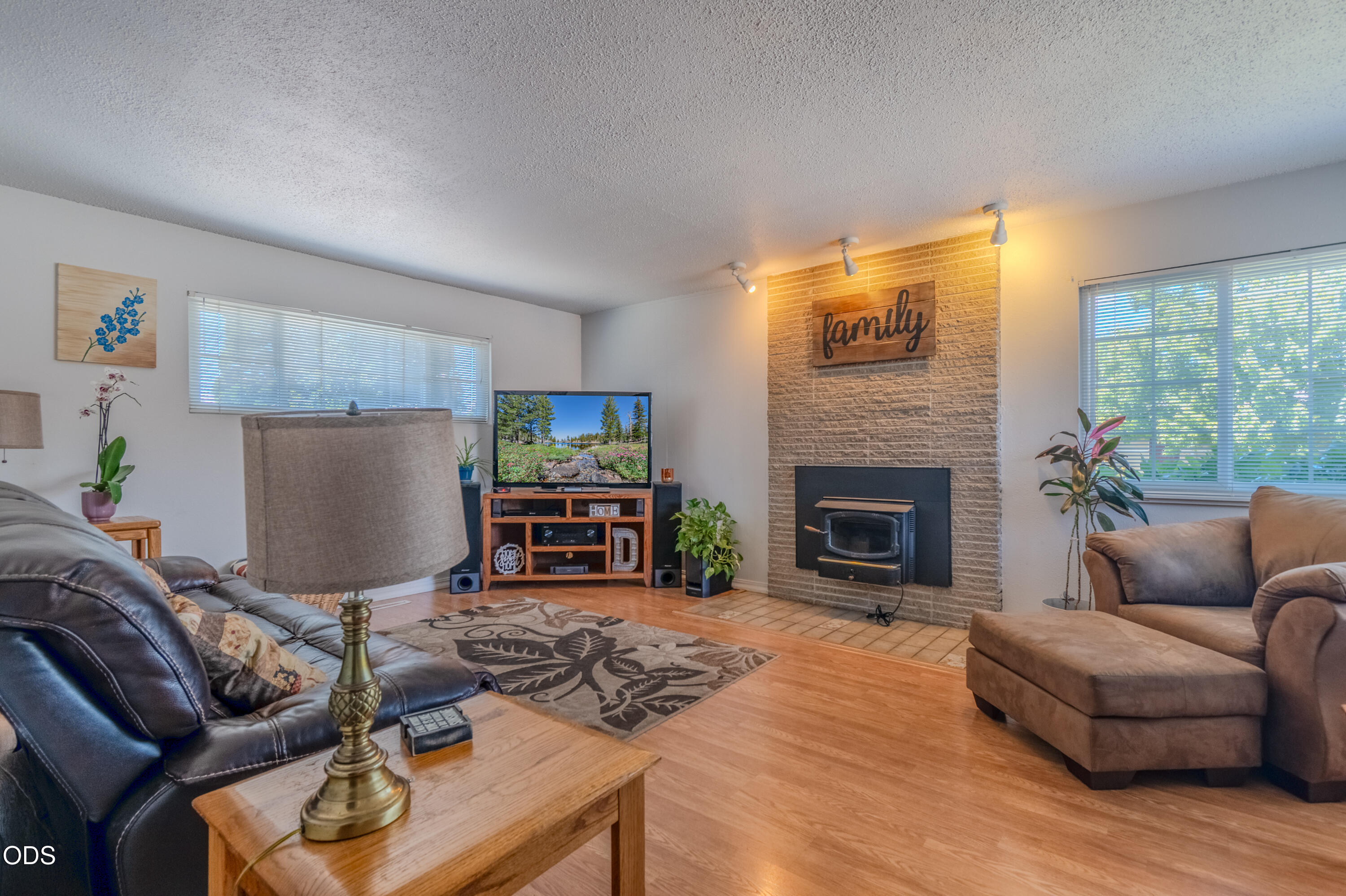 212 Windsor Way Central Point, OR 97502 - Photo 5 of 29
