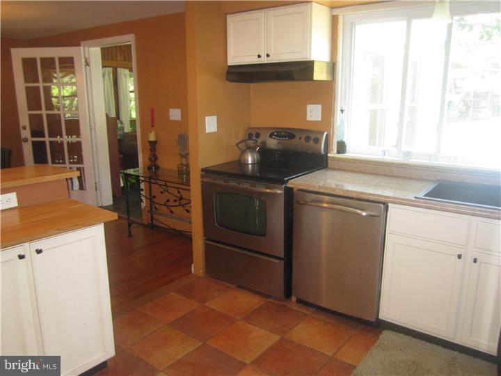 216 Dutton Mill Road Brookhaven, PA 19015 - Photo 8 of 25 Kitchen