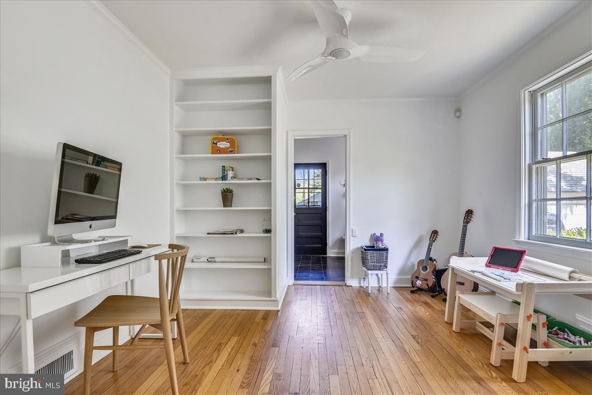 334 Suffolk Road Baltimore, MD 21218 - Photo 14 of 31 Den/Office