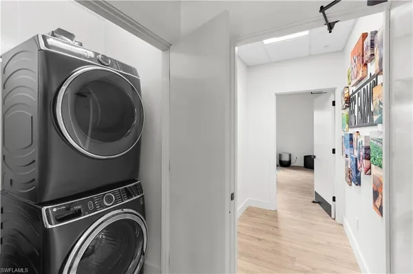 a view of entryway and kitchen