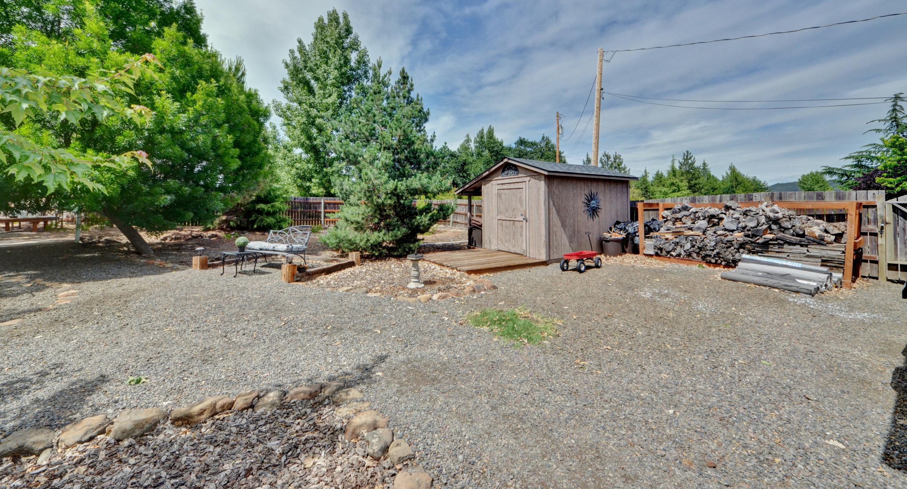 11005 Antioch Road White City, OR 97503 - Photo 36 of 62 053