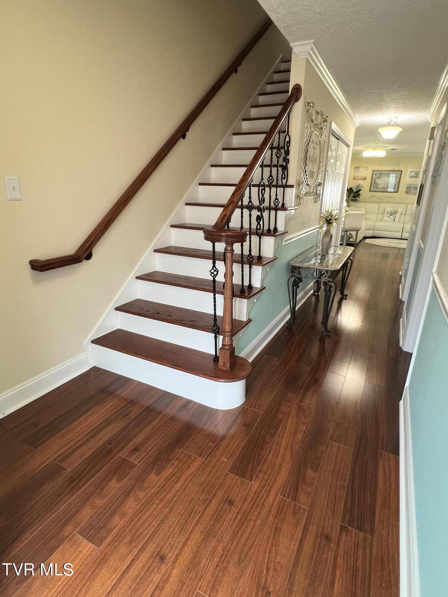 503 Hickory Road, Unit 503 Bristol, TN 37620 - Photo 11 of 47 Wood, Laminate & LVT Flooring