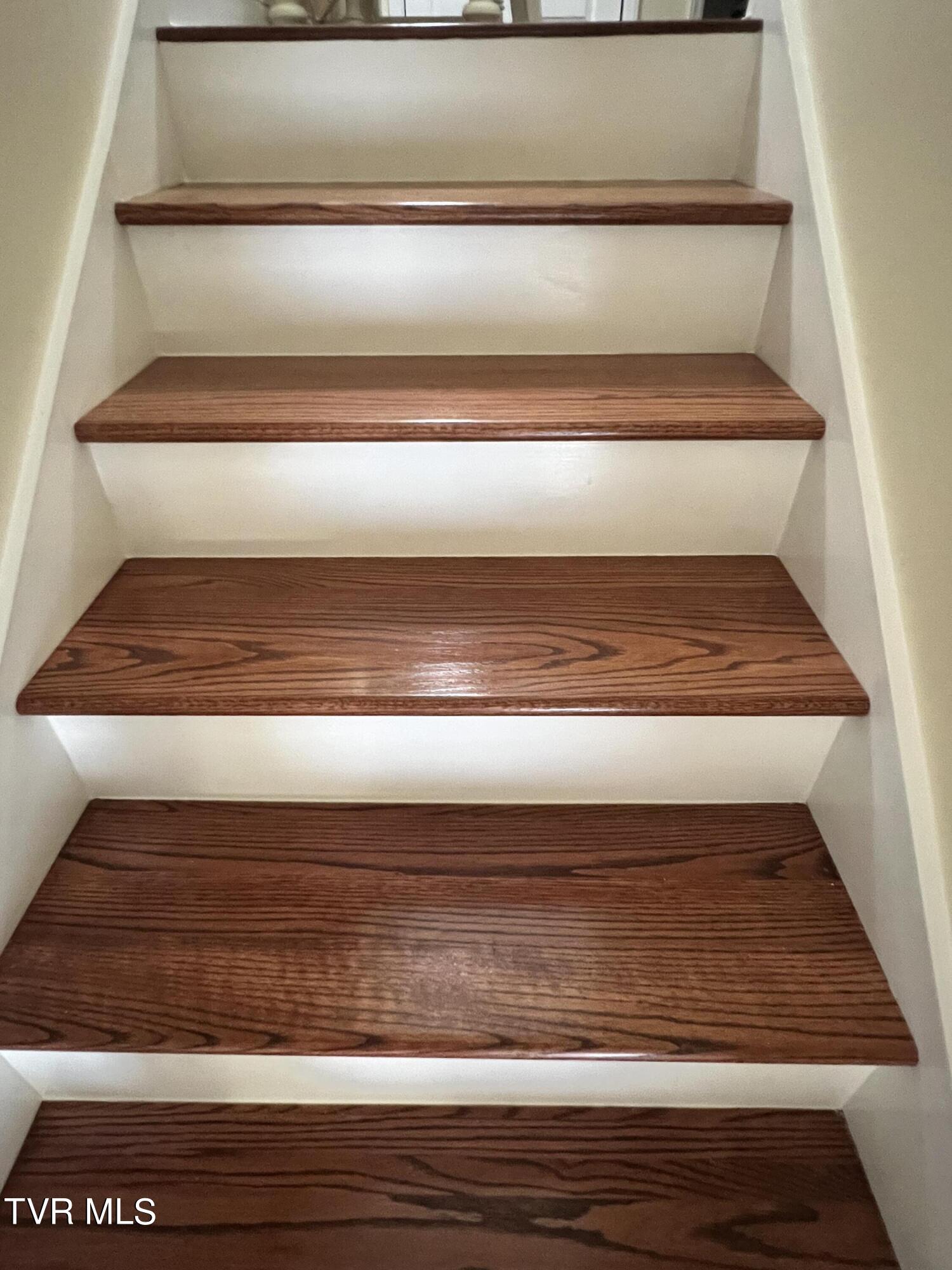 503 Hickory Road, Unit 503 Bristol, TN 37620 - Photo 12 of 47 New Wood Stairway