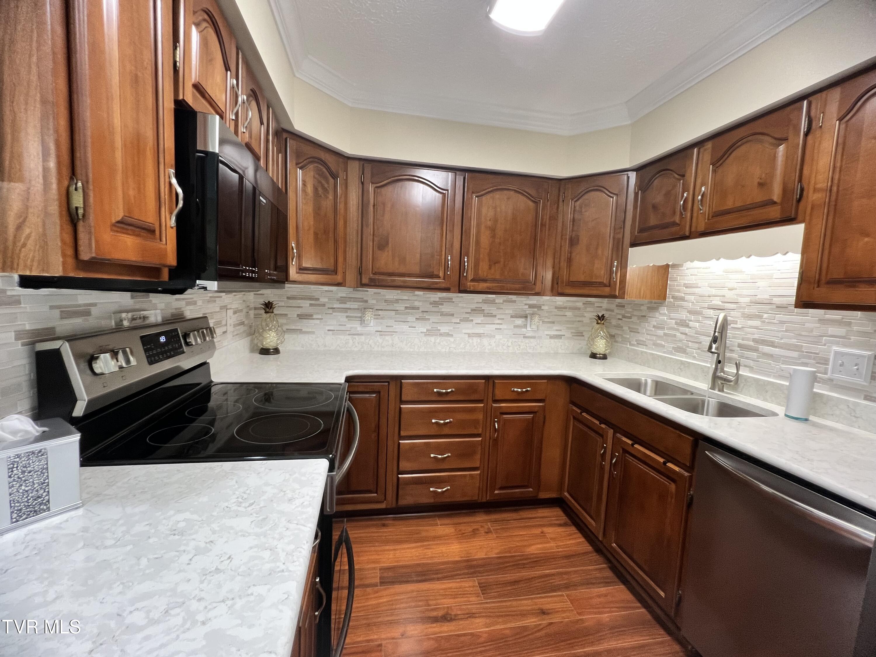 503 Hickory Road, Unit 503 Bristol, TN 37620 - Photo 4 of 47 Amazing Kitchen Area