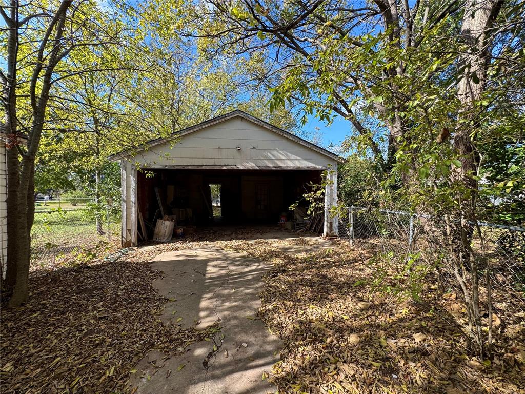 807 North Marable Street West, TX 76691 - Photo 25 of 27 a front view of a house with a yard and garage