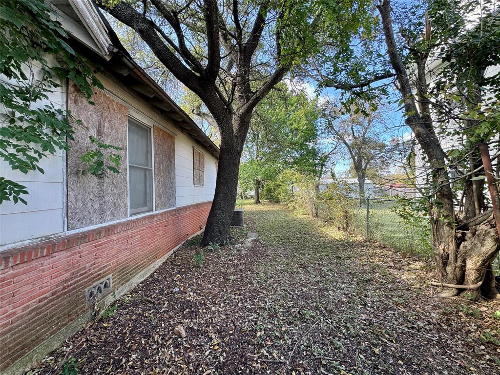 807 North Marable Street West, TX 76691 - Photo 26 of 27 a view of backyard with tree