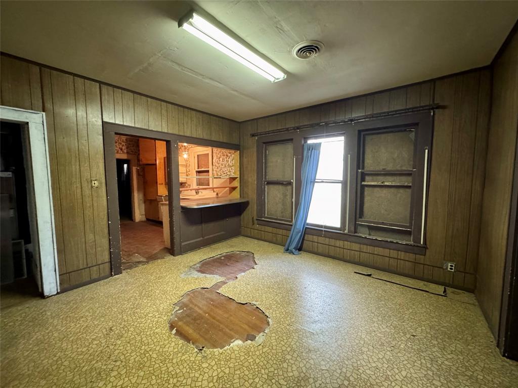 807 North Marable Street West, TX 76691 - Photo 5 of 27 a view of a livingroom with a staircase