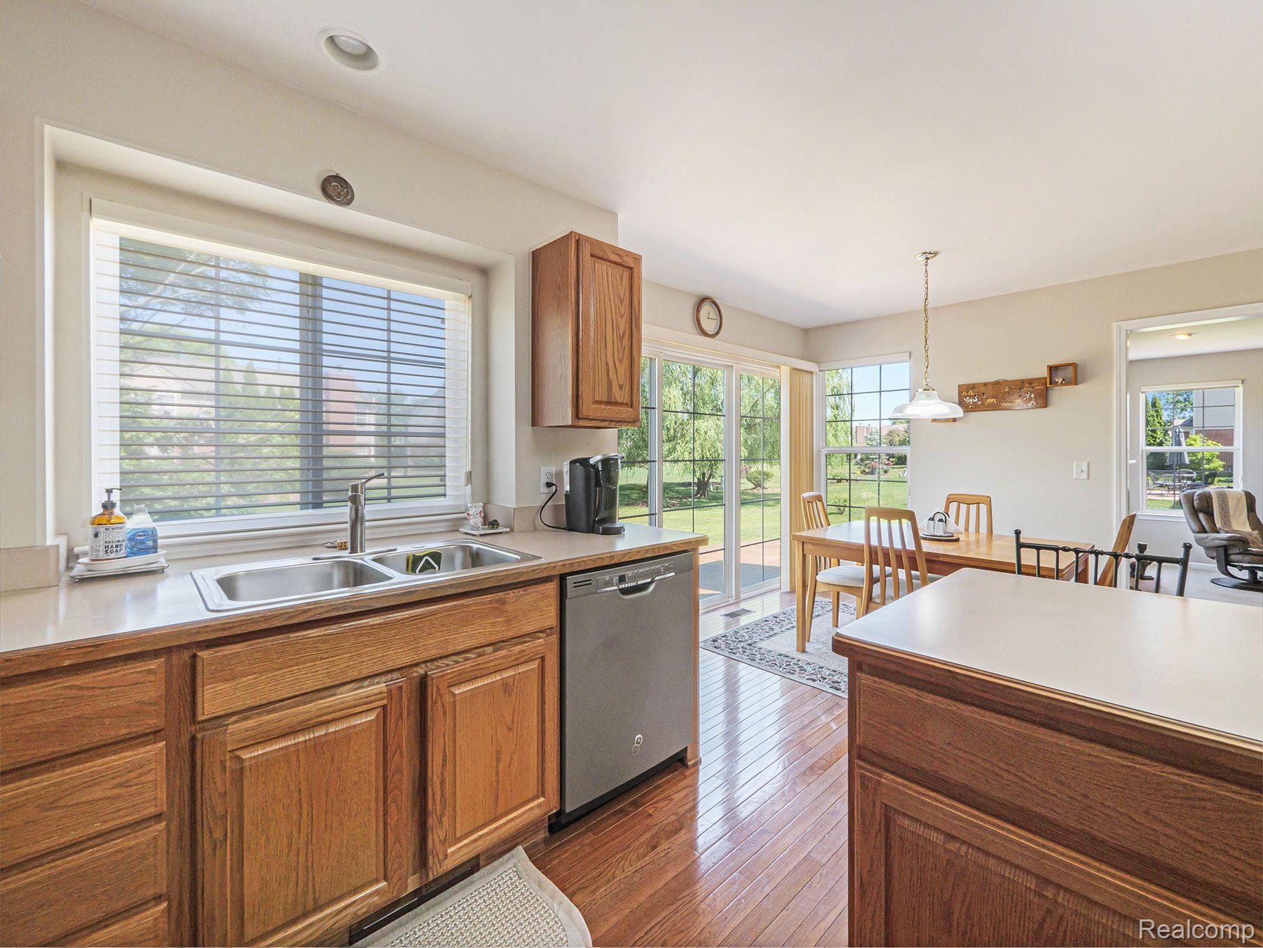 48682 Rockefeller Drive Canton, MI 48188 - Photo 9 of 28 Gallery Image 9