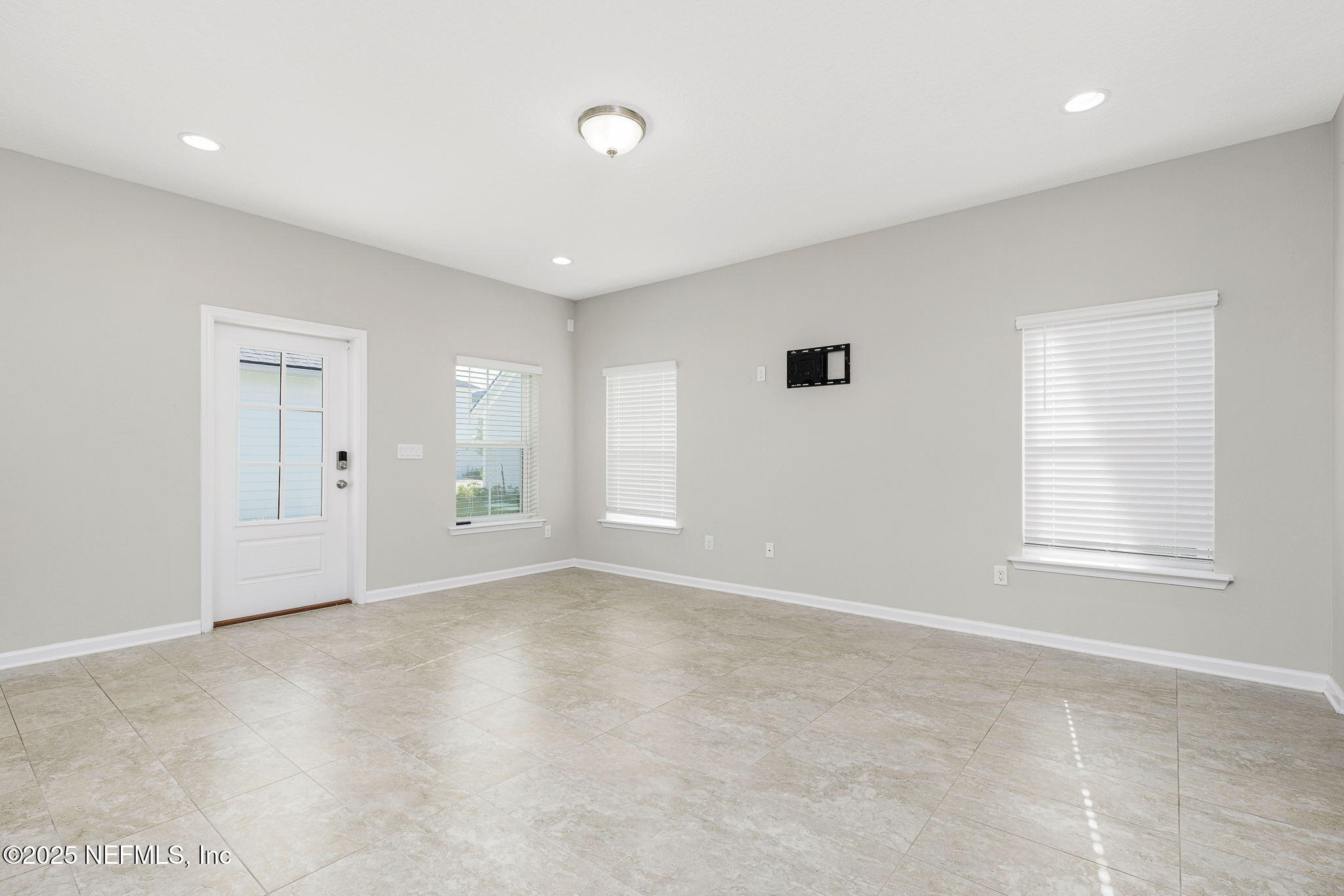 299 Clarys Run St. Augustine, FL 32092 - Photo 9 of 39 an empty room with windows and closet