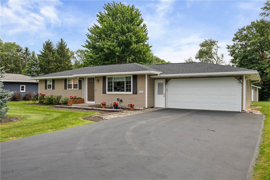 794 Flynn Road Greece, NY 14612 - Photo 3 of 43 Gallery Image 3