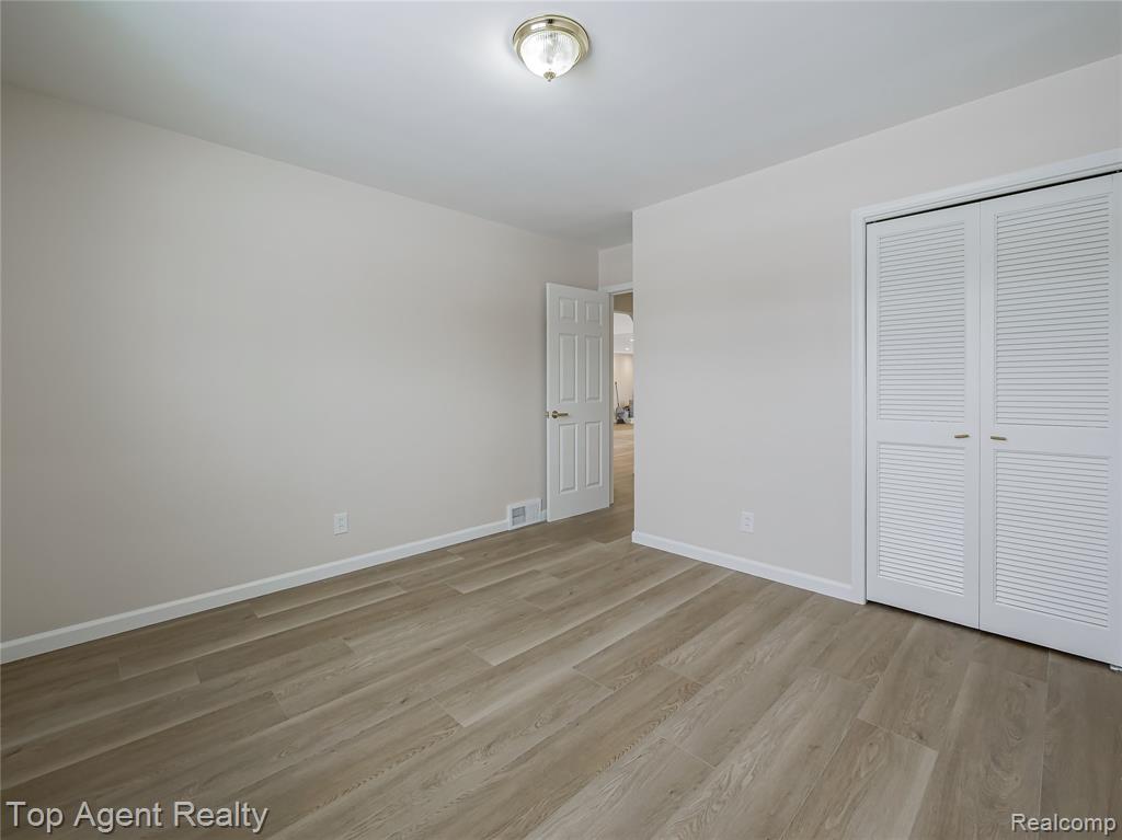 20580 21 Mile Road Macomb, MI 48044 - Photo 22 of 41
