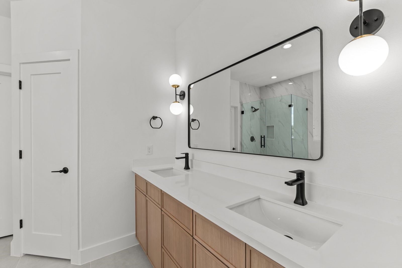 3348 Sauer Street Houston, TX 77004 - Photo 20 of 24 Primary bathroom