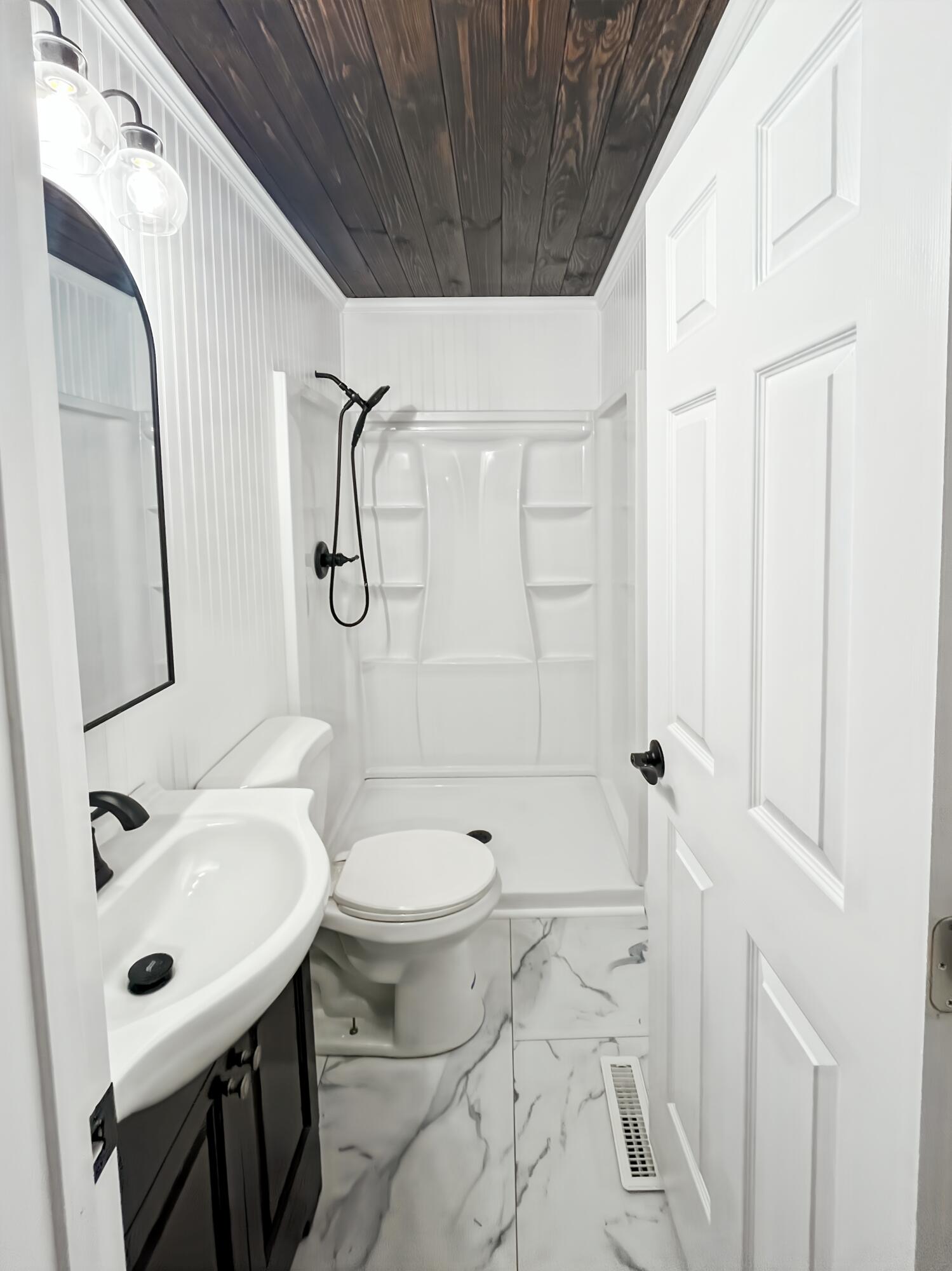 1157 Boy Scout Road Hixson, TN 37343 - Photo 13 of 23 Bathroom 2