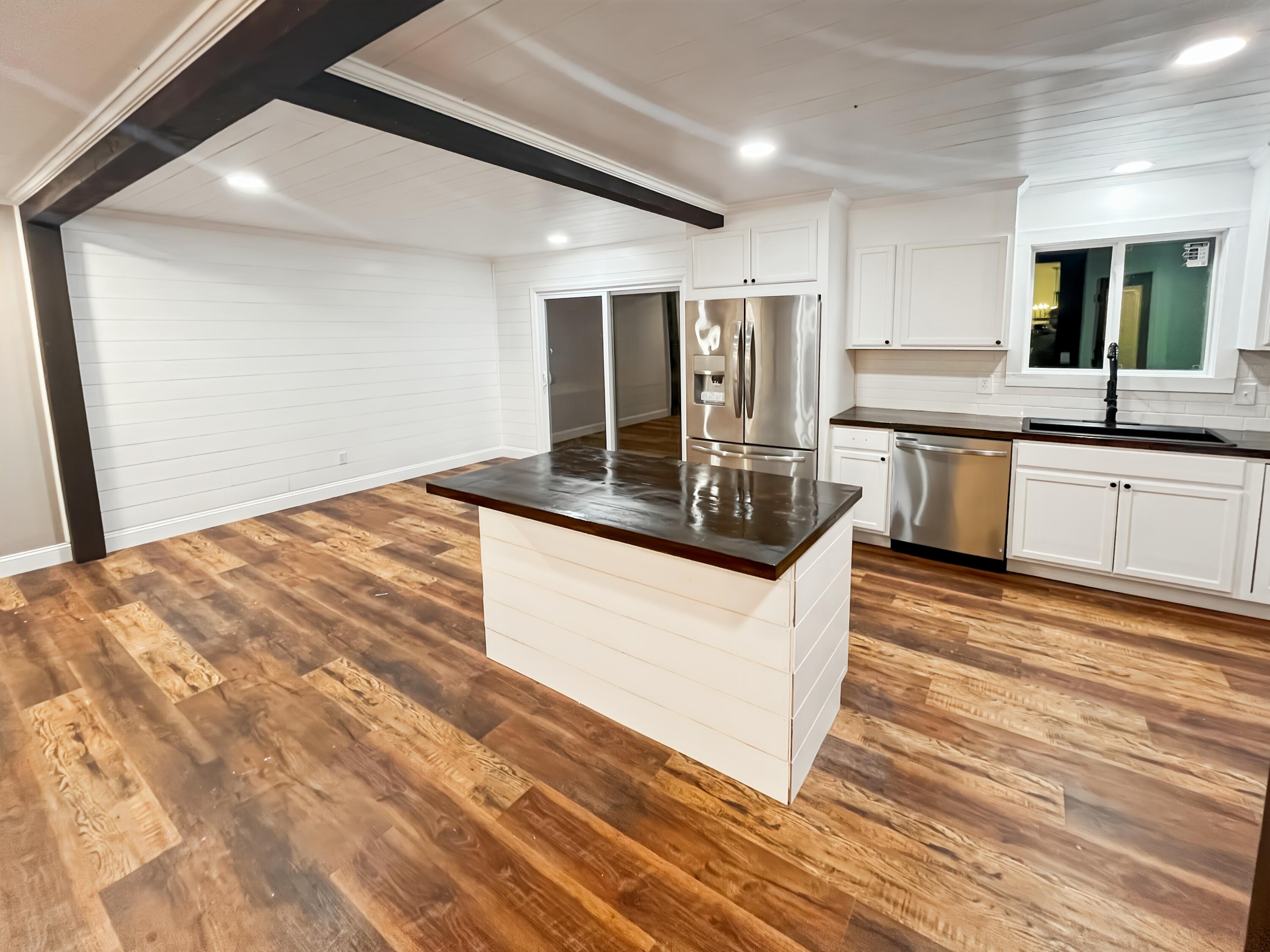 1157 Boy Scout Road Hixson, TN 37343 - Photo 7 of 23 Kitchen/Dining Room