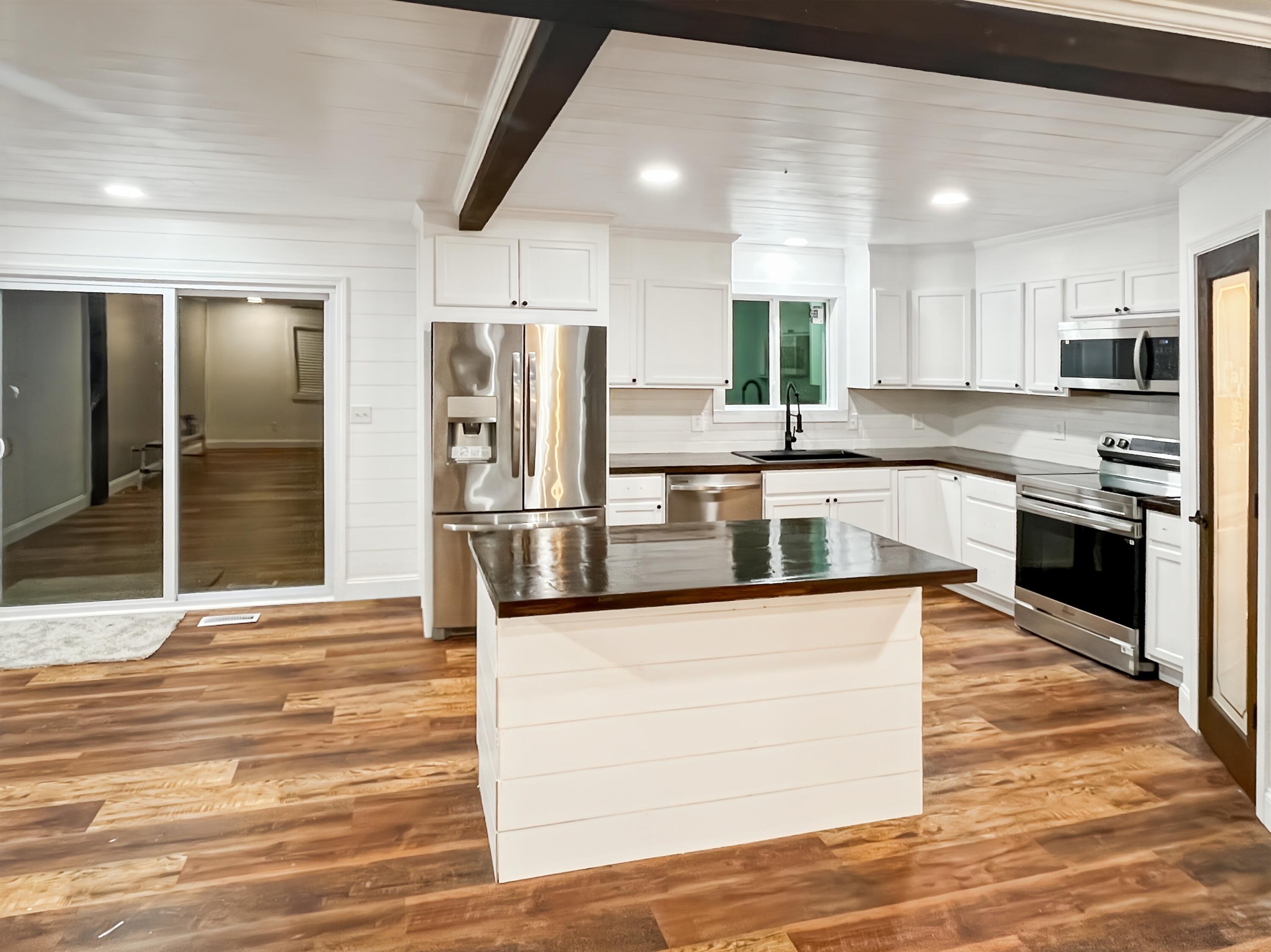 1157 Boy Scout Road Hixson, TN 37343 - Photo 8 of 23 Kitchen