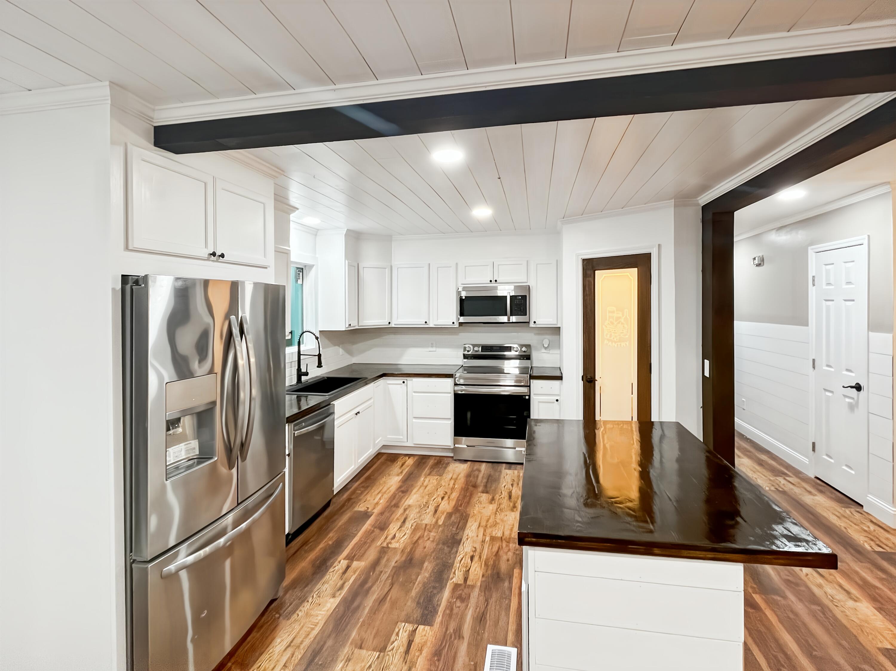 1157 Boy Scout Road Hixson, TN 37343 - Photo 9 of 23 Kitchen