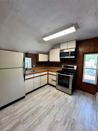 $1,900 | 20 West Academy Street, Unit 2, Wappingers Falls, NY 12590