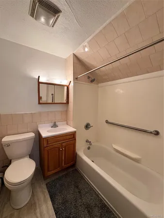 $1,900 | 20 West Academy Street, Unit 2, Wappingers Falls, NY 12590