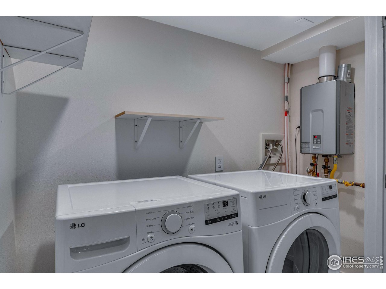 908 Clover Circle Lafayette, CO 80026 - Photo 34 of 40 a utility room with dryer and washer
