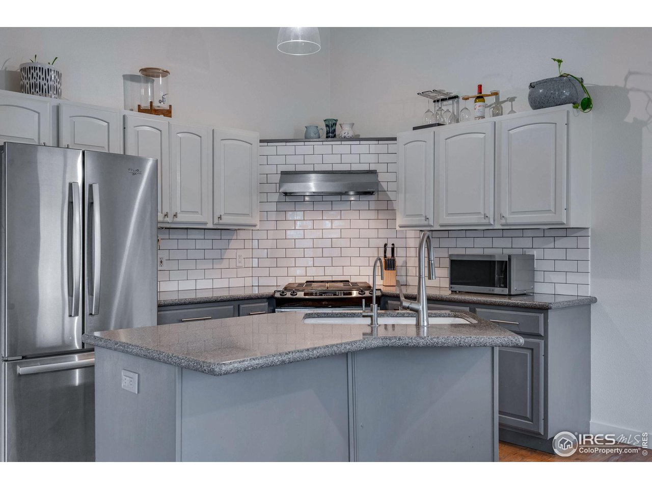 908 Clover Circle Lafayette, CO 80026 - Photo 10 of 40 a kitchen with stainless steel appliances a sink stove and refrigerator