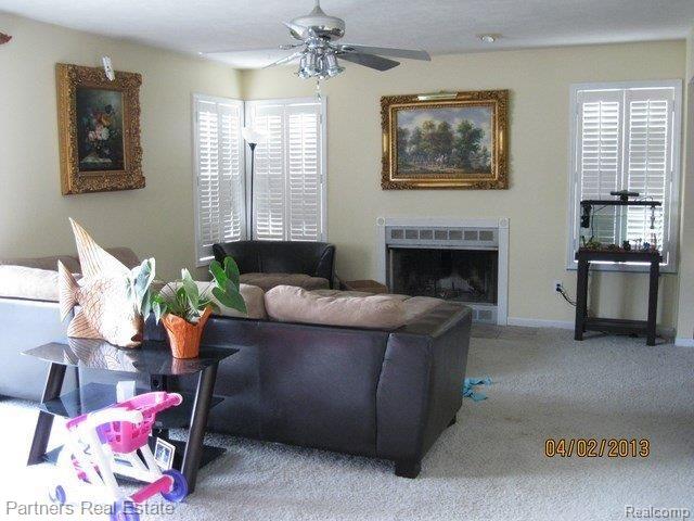1264 North Hacker Road Howell, MI 48843 - Photo 2 of 14 Famly Room