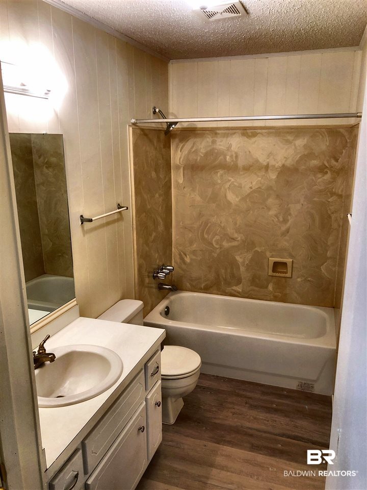 17500 Fort Morgan Road Gulf Shores, AL 36542 - Photo 22 of 30 Guest bath