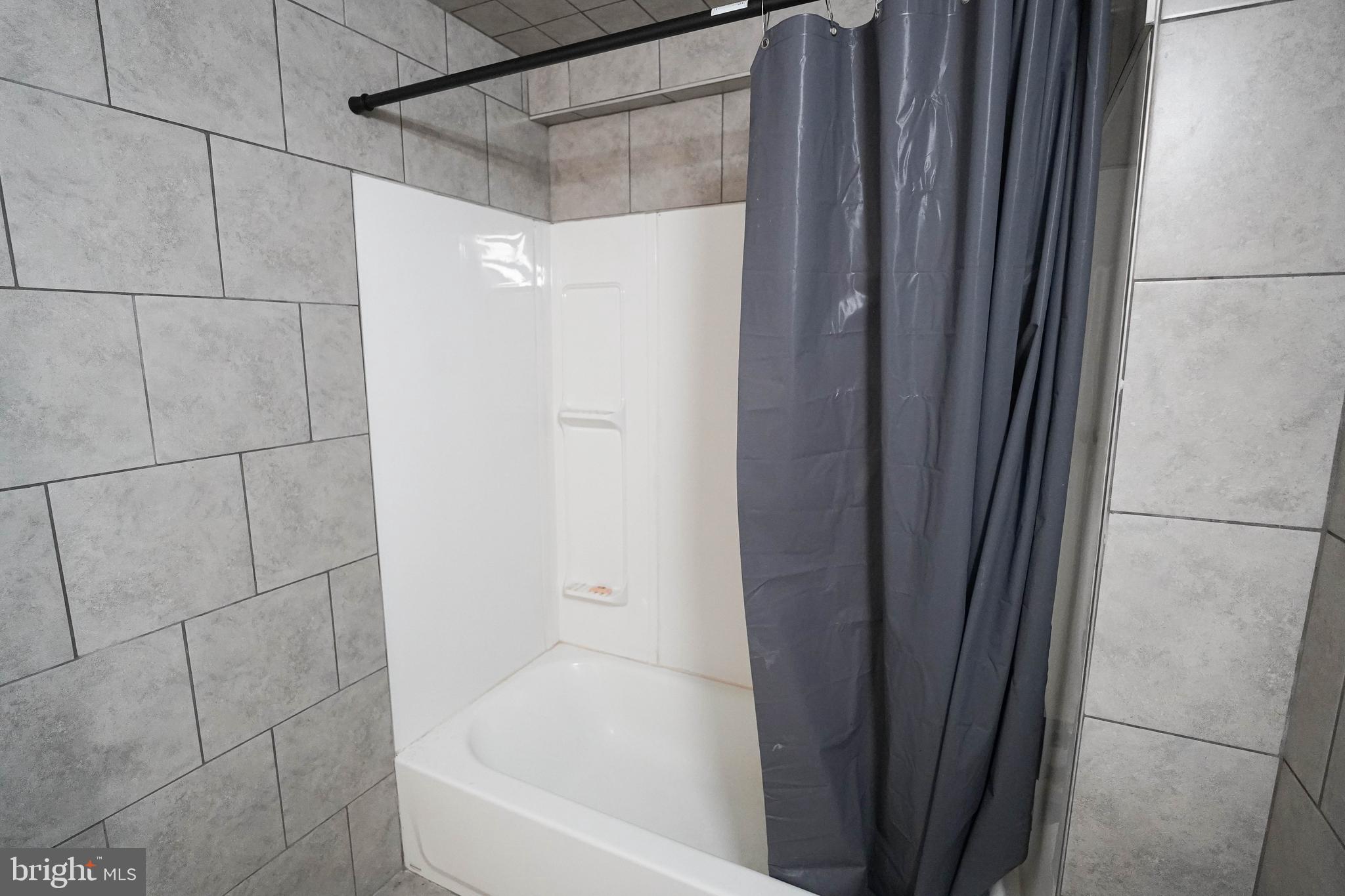 231 Newton Street, Unit A Salisbury, MD 21801 - Photo 19 of 38 a bathroom with a bathtub