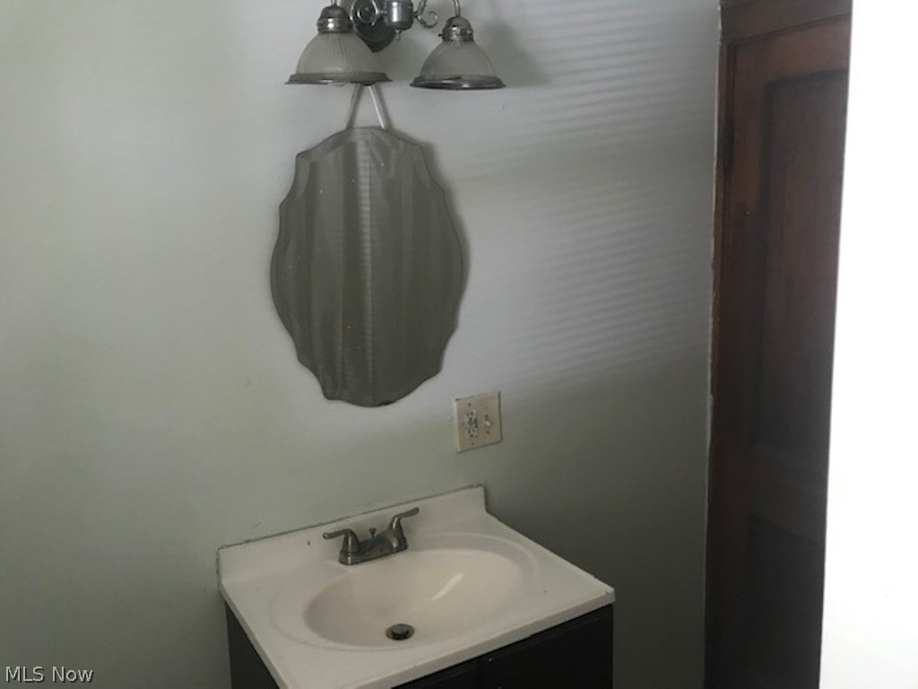 3587 Bosworth Road Cleveland, OH 44111 - Photo 5 of 6 Gallery Image 5