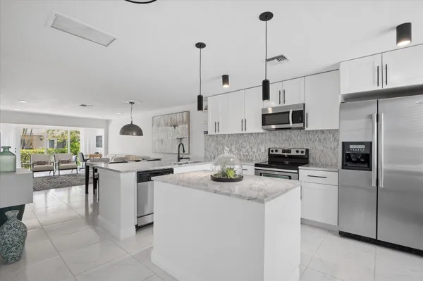 $269,000 | 13725 Flora Place, Unit C, Delray Beach, FL 33484