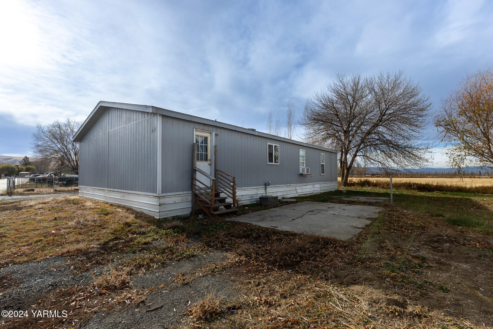 2802 Beaudry Road, Unit 57 Yakima, WA 98901 - Photo 4 of 17 a backyard of a house