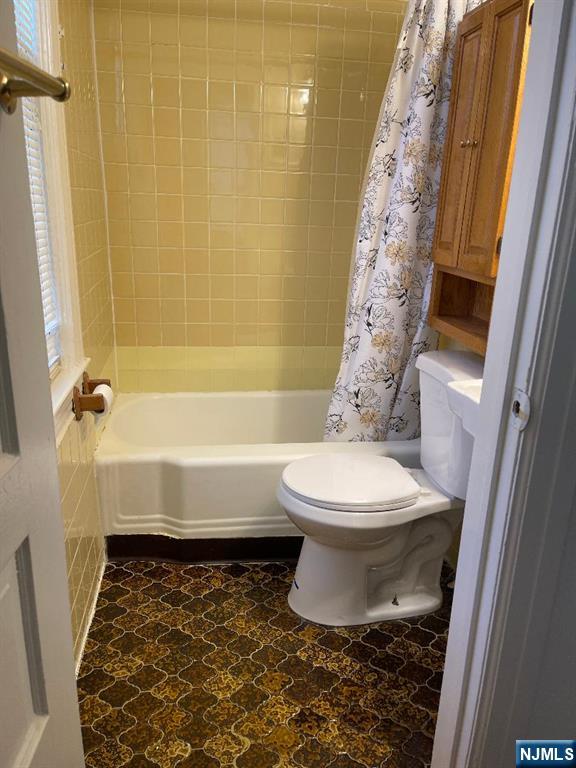 11 Preston Street, Unit 1E Ridgefield Park, NJ 07660 - Photo 12 of 12 a bathroom with a toilet and a shower curtain