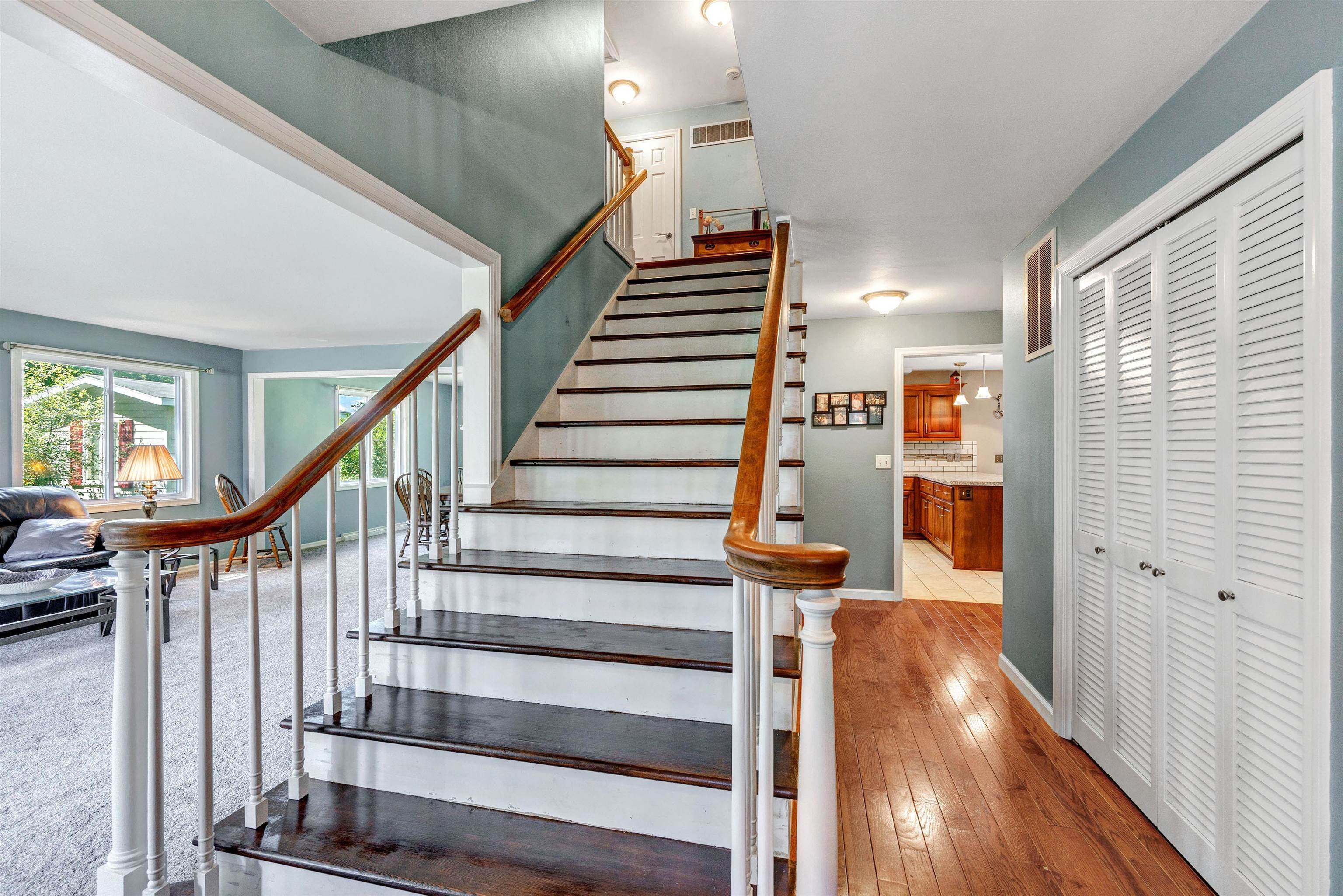 433 Fairview Way Shawano, WI 54166 - Photo 2 of 37