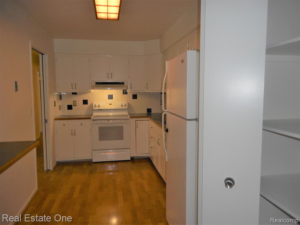 2005 Klingensmith Road, Unit 61 Bloomfield Hills, MI 48302 - Photo 3 of 28