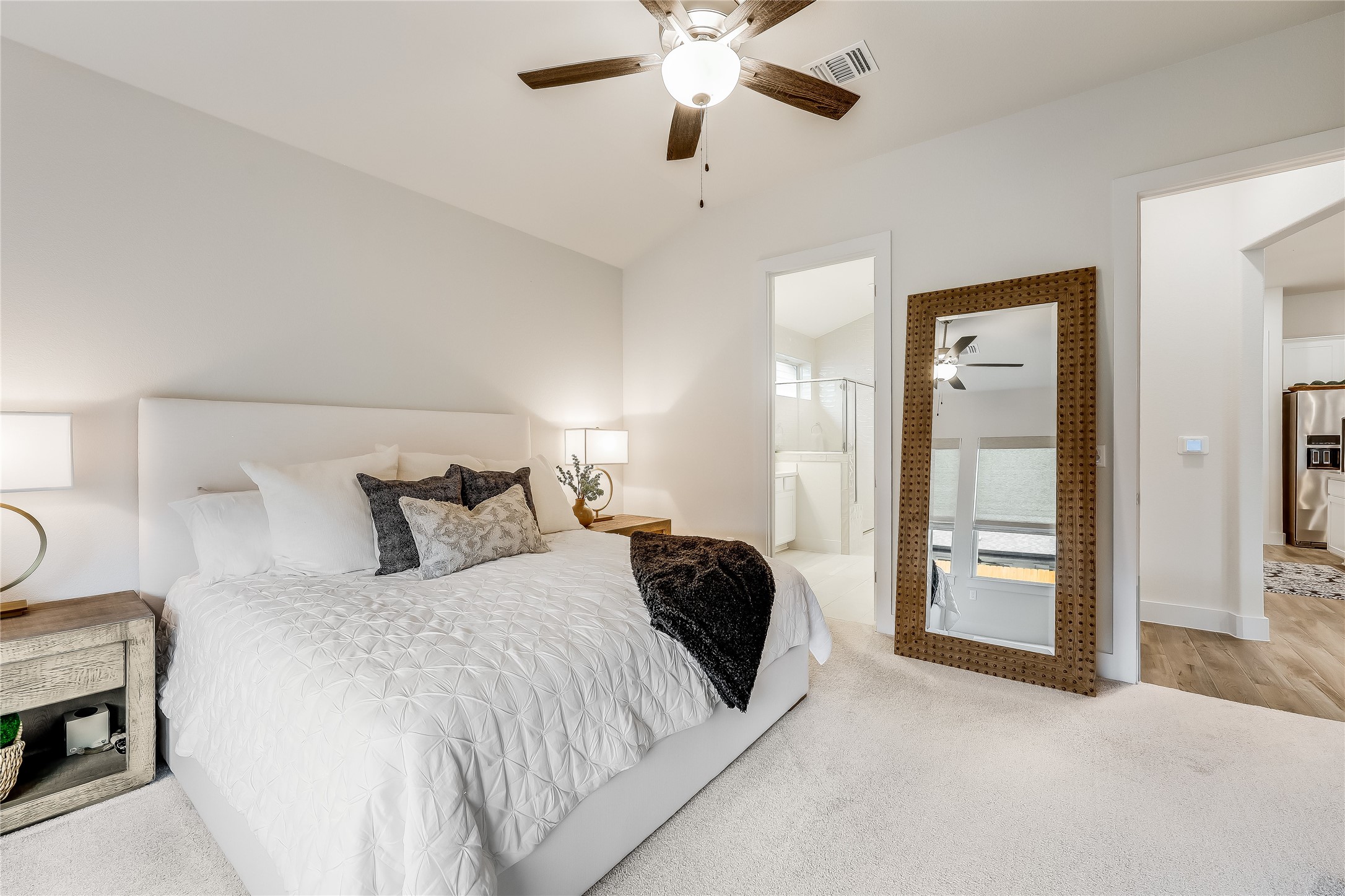 8400 Skytex Street Austin, TX 78744 - Photo 4 of 37