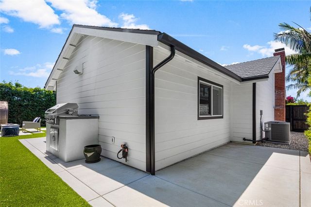 a view of a back yard of the house