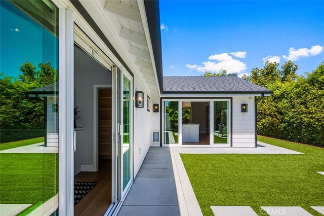 a view of a house with backyard and porch