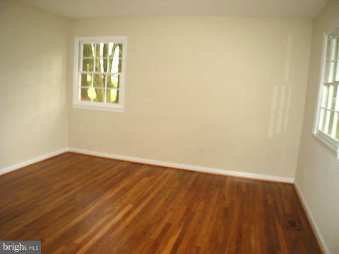 9700 Brookford Road Potomac, MD 20854 - Photo 19 of 29 wooden floor in an empty room