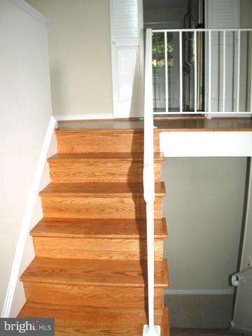 9700 Brookford Road Potomac, MD 20854 - Photo 5 of 29 a view of entryway