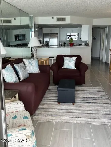 $2,500 | 3115 South Atlantic Avenue, Unit 201, Daytona Beach Shores, FL 32118
