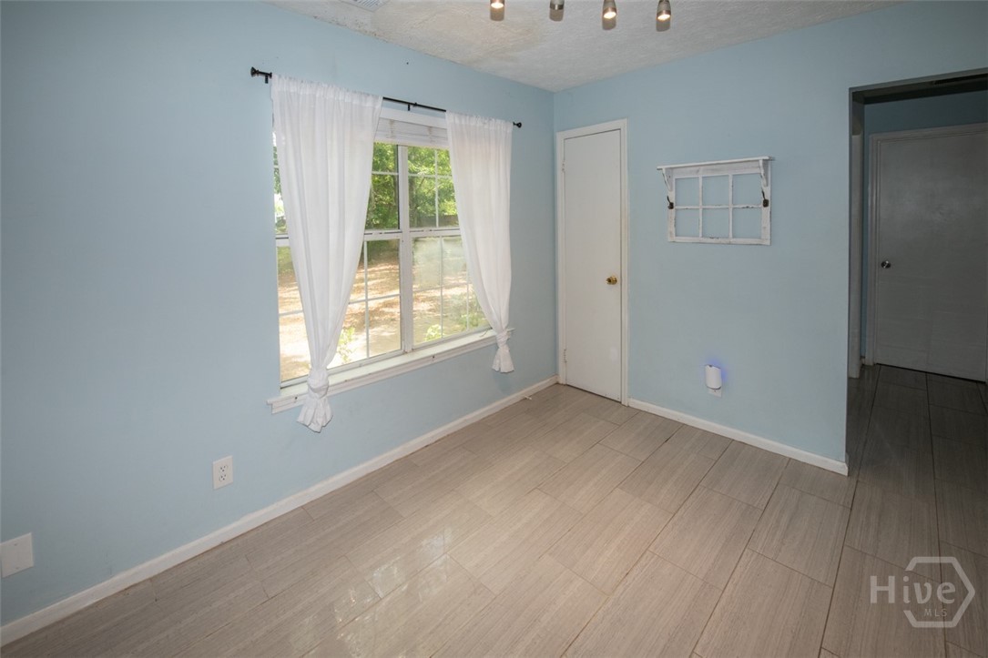 104 Ropemaker Lane Savannah, GA 31410 - Photo 15 of 40 Kitchen/Breakfast Area